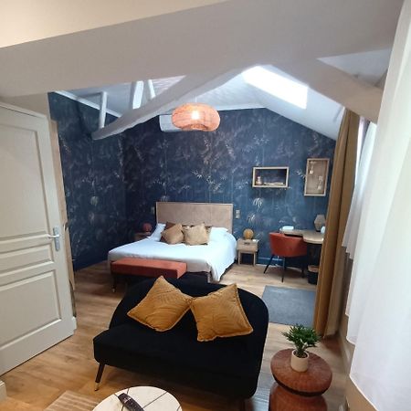 Logis Hotel La Breche - Restaurant Berthelot 엉부와스 외부 사진