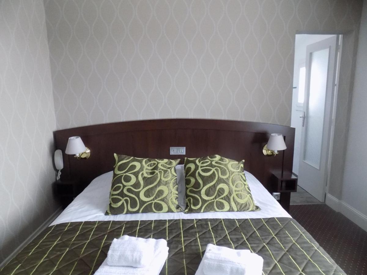 Logis Hotel La Breche - Restaurant Berthelot 엉부와스 외부 사진
