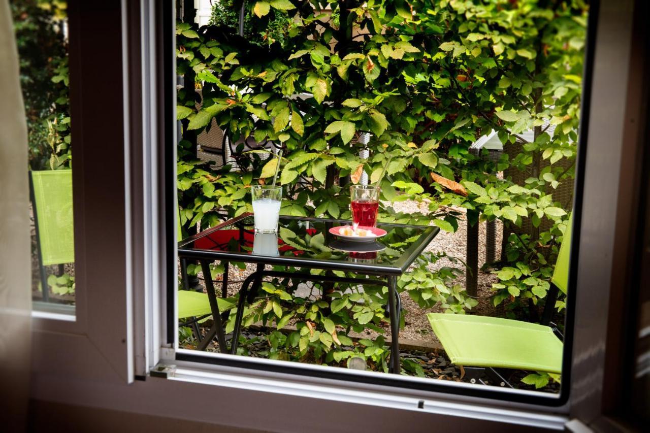 Logis Hotel La Breche - Restaurant Berthelot 엉부와스 외부 사진