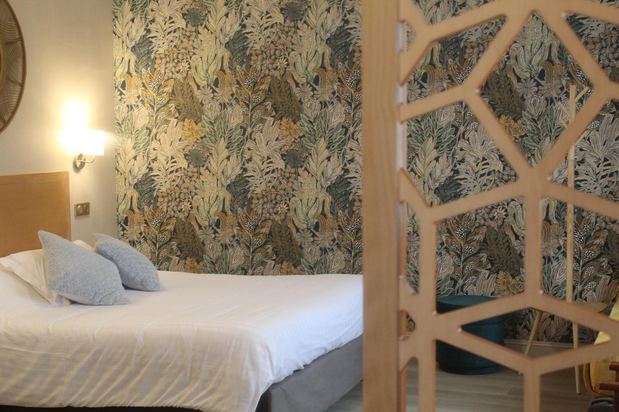 Logis Hotel La Breche - Restaurant Berthelot 엉부와스 외부 사진