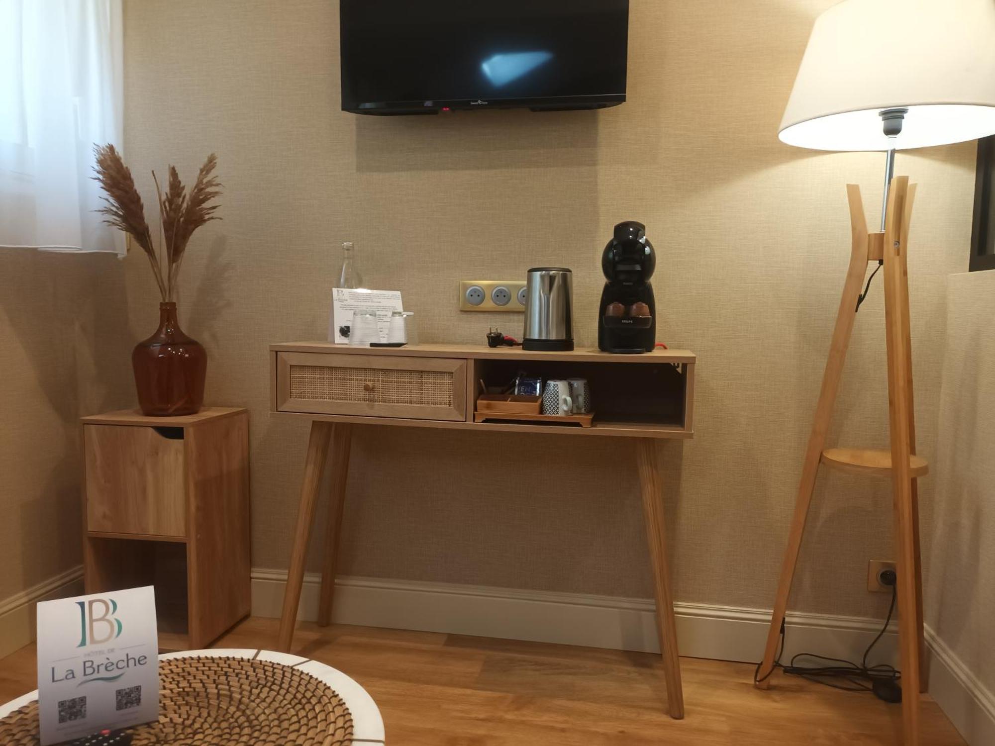 Logis Hotel La Breche - Restaurant Berthelot 엉부와스 외부 사진