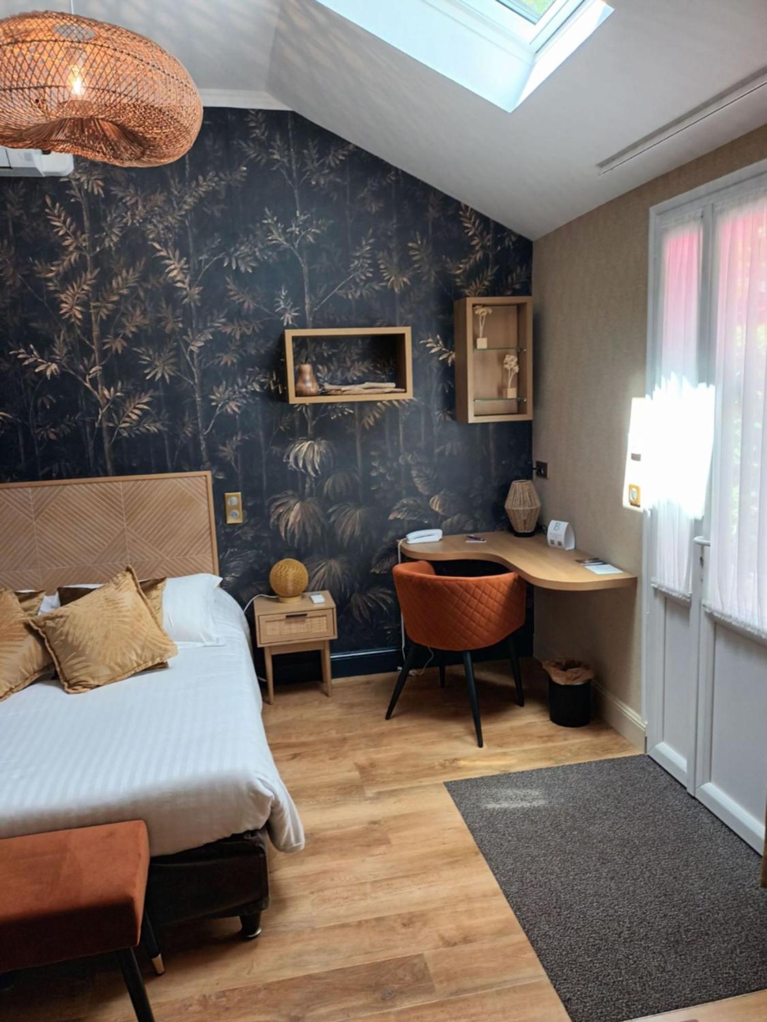 Logis Hotel La Breche - Restaurant Berthelot 엉부와스 외부 사진