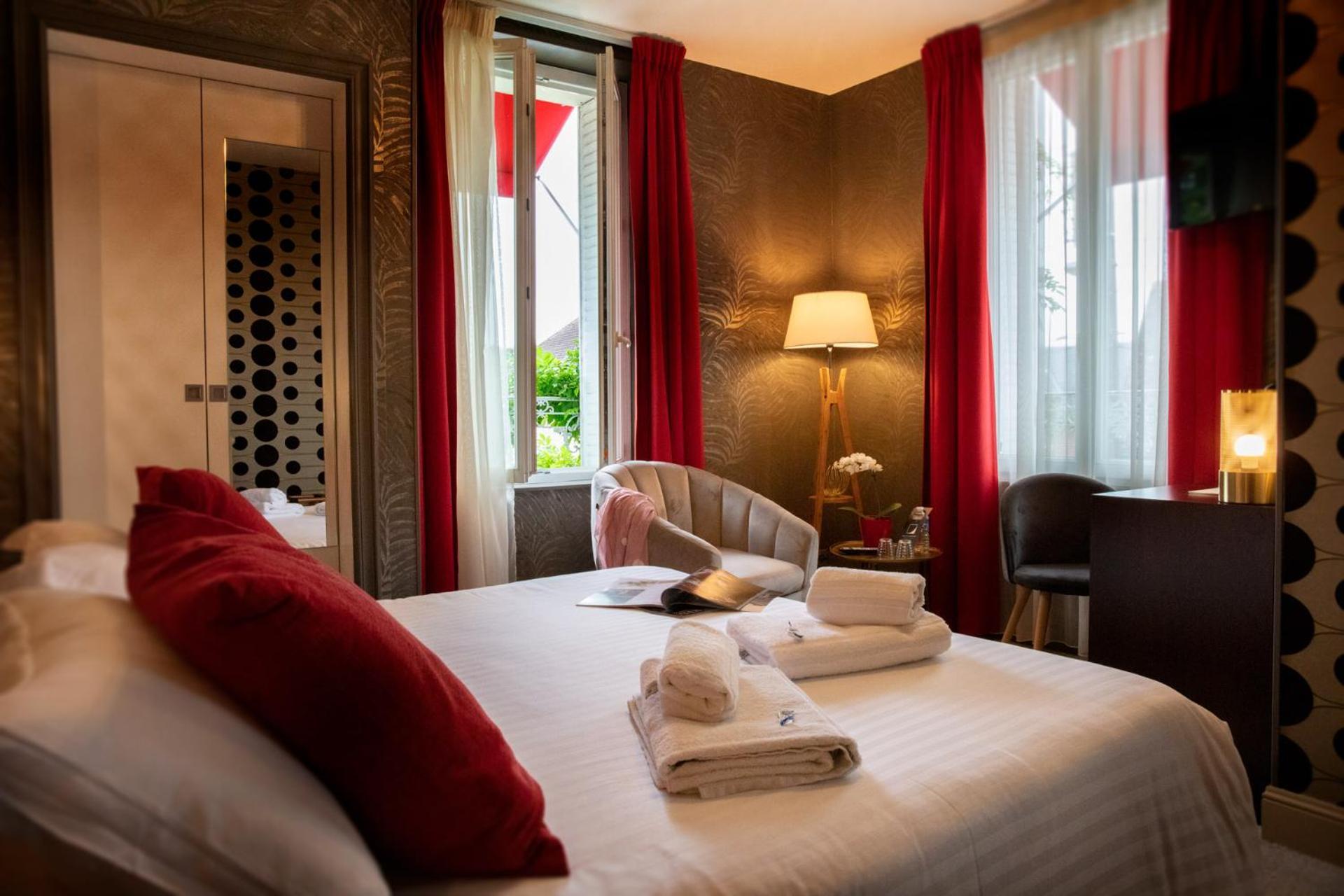 Logis Hotel La Breche - Restaurant Berthelot 엉부와스 외부 사진