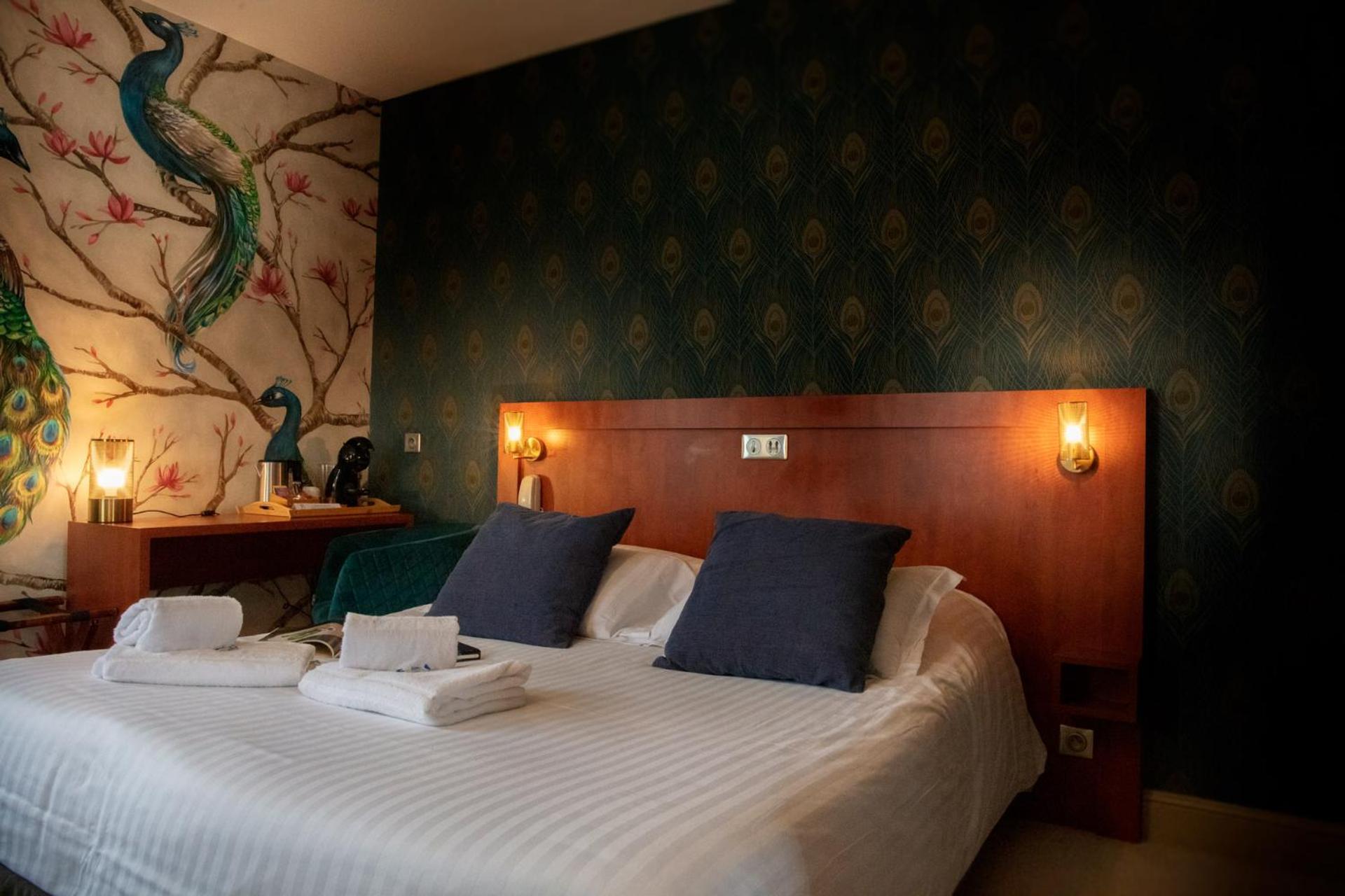 Logis Hotel La Breche - Restaurant Berthelot 엉부와스 외부 사진
