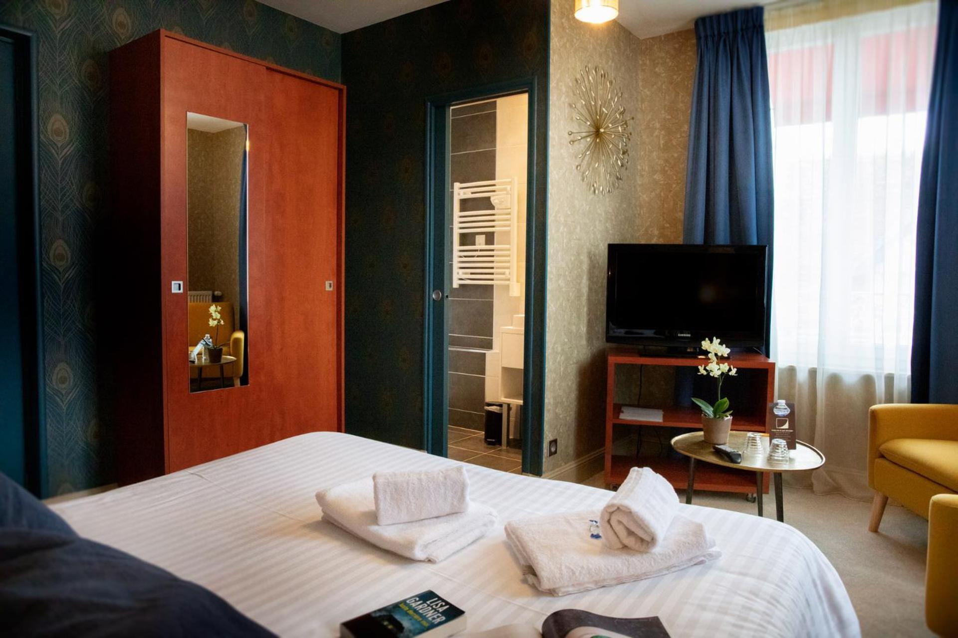 Logis Hotel La Breche - Restaurant Berthelot 엉부와스 외부 사진