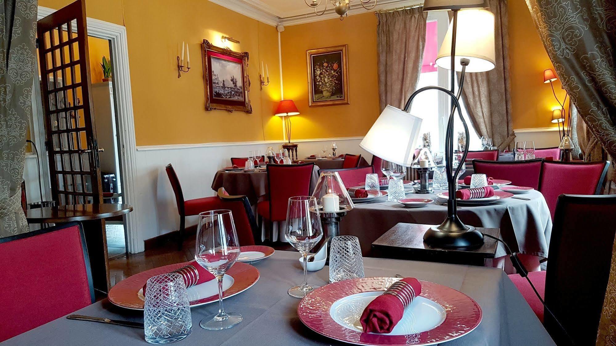 Logis Hotel La Breche - Restaurant Berthelot 엉부와스 외부 사진