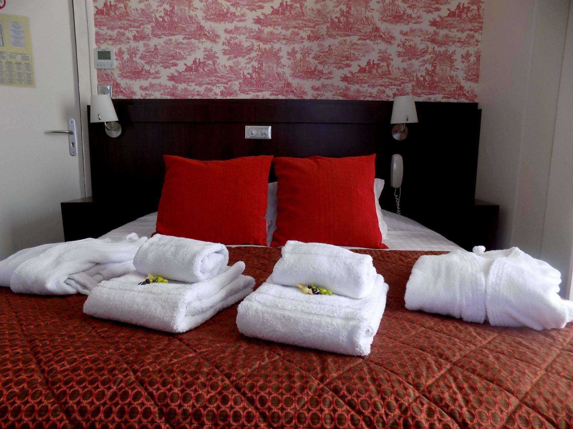 Logis Hotel La Breche - Restaurant Berthelot 엉부와스 외부 사진