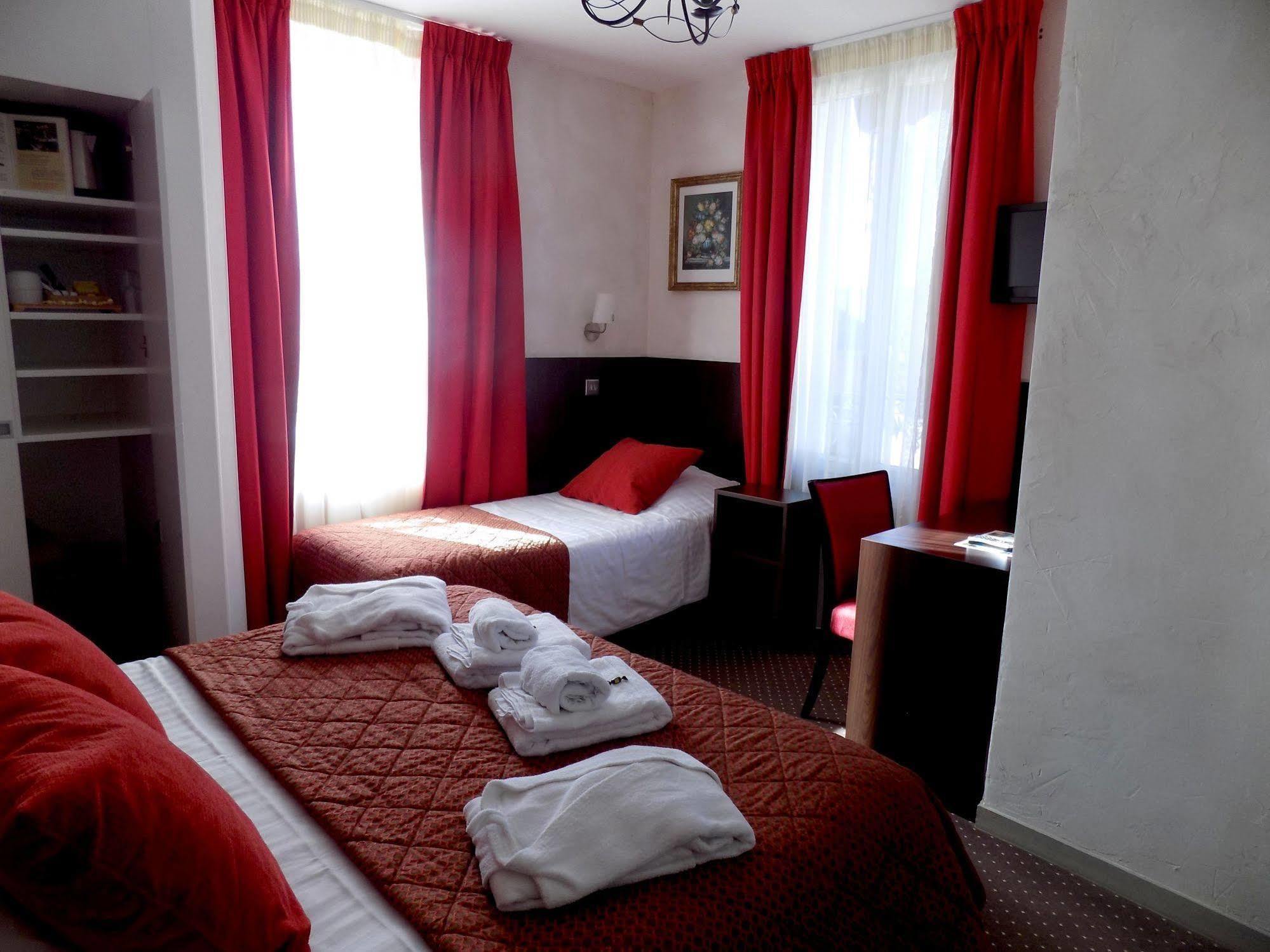 Logis Hotel La Breche - Restaurant Berthelot 엉부와스 외부 사진